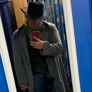 Meet your Posher, Cesar